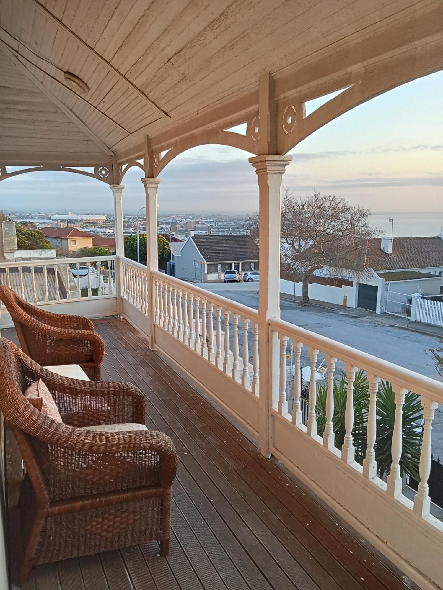 Kardinal Guesthouse ポート・エリザベス エクステリア 写真